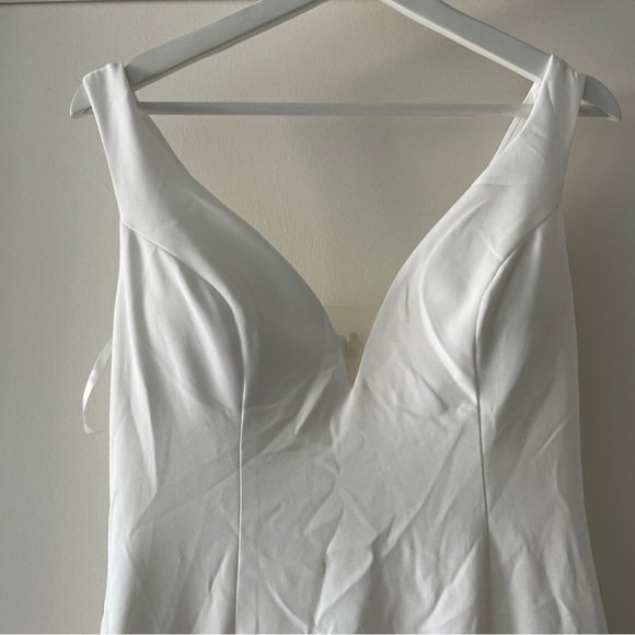 Trumpet/Mermaid V-neck Sleeveless Sweep/Brush Train Stretch Crepe Wedding Dress - Picture 4 of 6